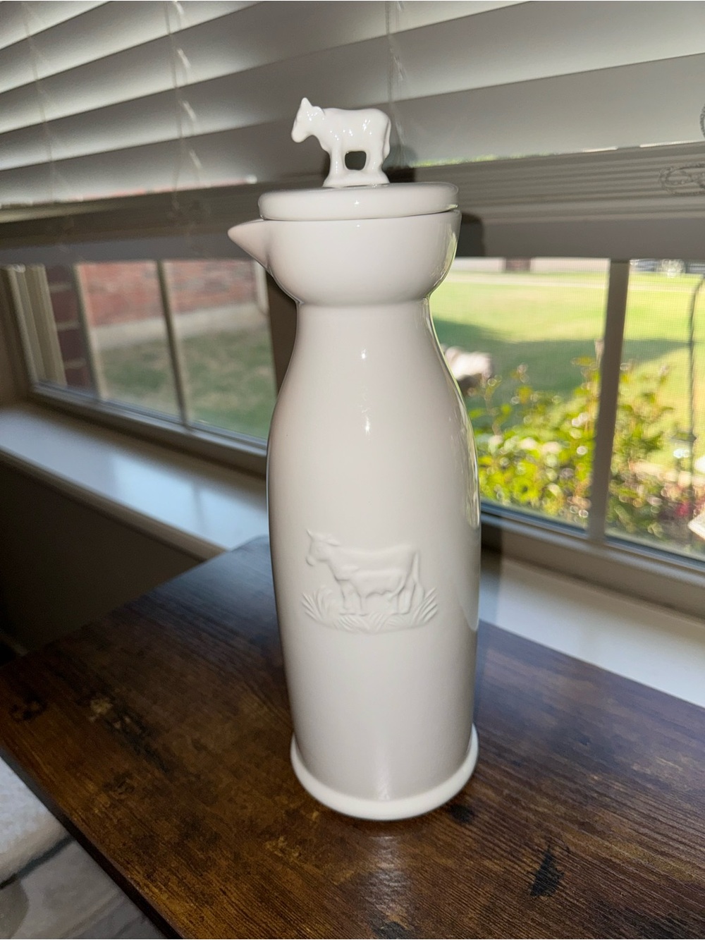 Pier 1 Imports White Stoneware Cow Carafe Pitcher Decanter Lid 11.5"